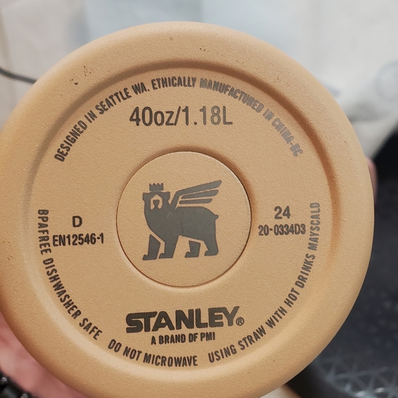 Stanley Limited Edition Labubu Quencher H2.0 40oz Tumbler With 2 Labubu Figures - Picture 9 of 9